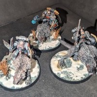 "14 - Space Wolves - Cavalerie sur Loups Tonnerre - 8ème Unité" par Jhon Williams