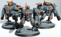 "Crisis XV8 5" par Kakomoks